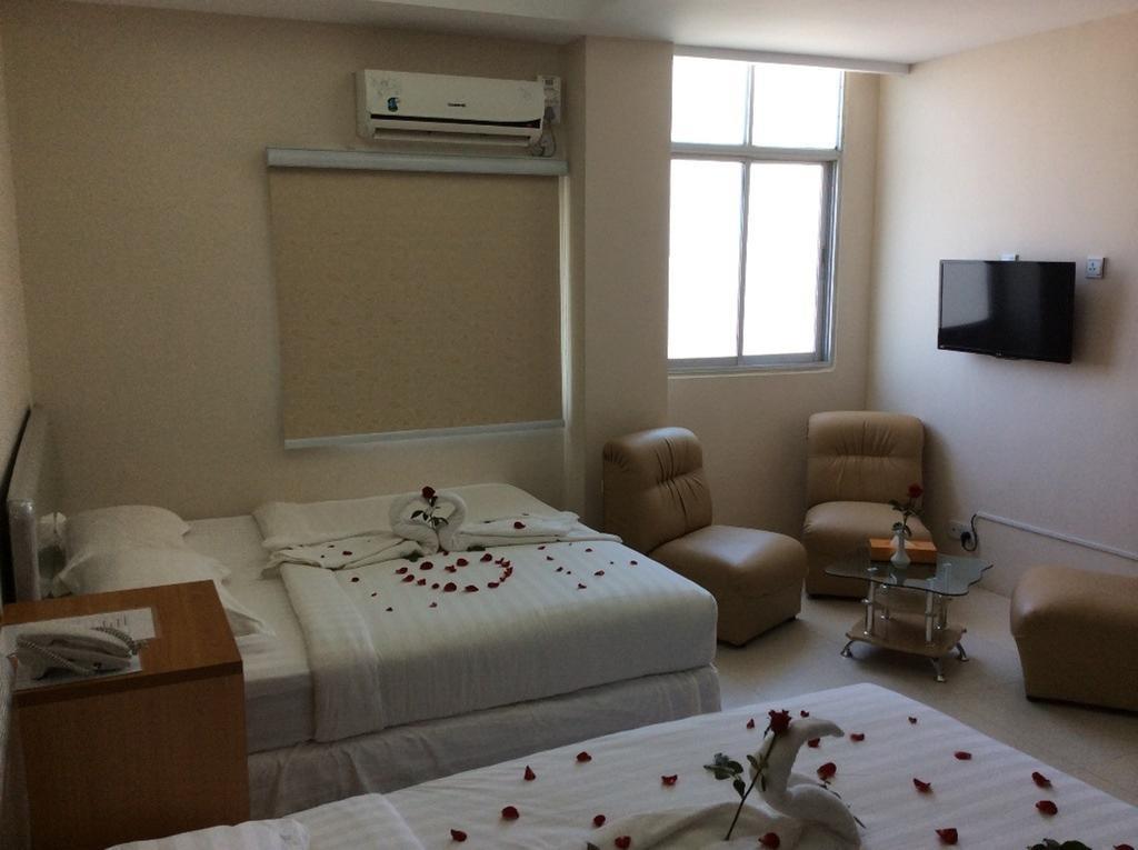 Star Max Hotel Yangon Exteriör bild